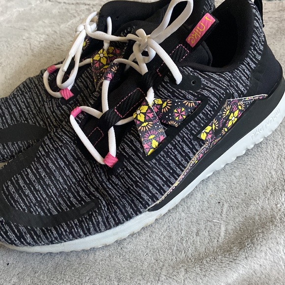 Woman’s size 10 Nike sneakers - Picture 4 of 7